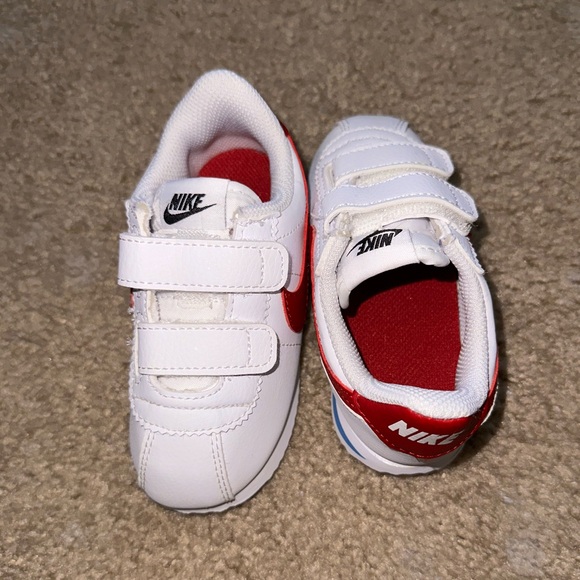 Size 7C toddler Nike sneakers - Picture 3 of 6